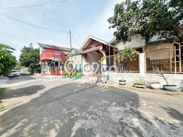 Lokasi strategis! Rumah siap huni dikontrakkan di Lowokwaru LB 200m2 Lokasi strategis! Rumah siap huni dikontrakkan di Lowokwaru LB 200m2
