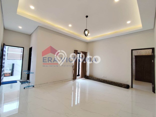 NEW LISTING! Rumah Strategis area , LT 127m2m² Bangunan 250m2m² NEW LISTING! Rumah Strategis area , LT 127m2m² Bangunan 250m2m²