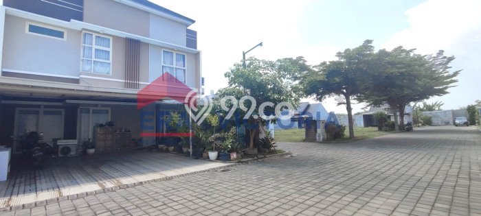 Rumah Modern 5 Kamar Terawat di , Dekat Tempat Strategis, Kediri Rumah Modern 5 Kamar Terawat di , Dekat Tempat Strategis, Kediri