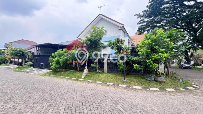 SPECIAL PRICE! Rumah area Lowokwaru, 2 KM, Dekat Pusat Kota, Luas 215m2m² Bangunan 170m2m² SPECIAL PRICE! Rumah area Lowokwaru, 2 KM, Dekat Pusat Kota, Luas 215m2m² Bangunan 170m2m²