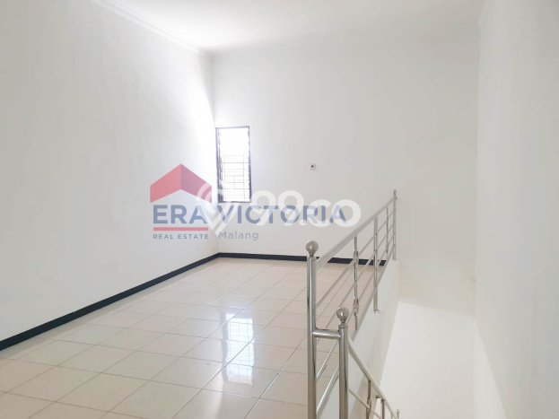 Ruko di , Luas 154m2m², Jalan Strategis, Siap Operasional Ruko di , Luas 154m2m², Jalan Strategis, Siap Operasional