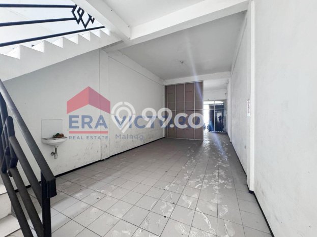 LOKASI STRATEGIS! Ruko For Rent di Blimbing, Luas 180m2m², Kawasan Komersial LOKASI STRATEGIS! Ruko For Rent di Blimbing, Luas 180m2m², Kawasan Komersial