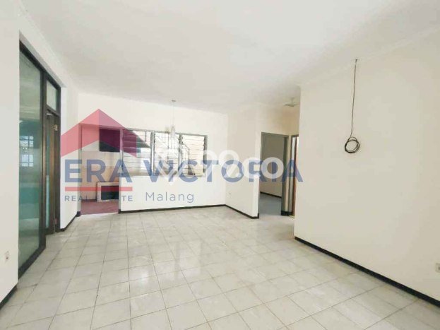 Rumah di Lowokwaru, 3 KM, Pemandangan Indah, Luas 150m2m² Bangunan 200m2m² Rumah di Lowokwaru, 3 KM, Pemandangan Indah, Luas 150m2m² Bangunan 200m2m²
