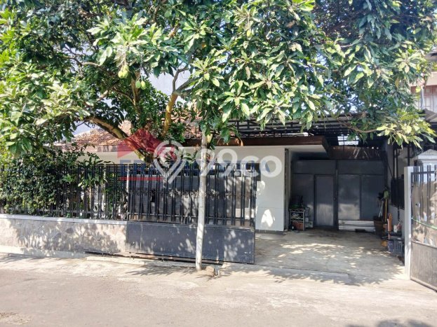PRIME PROPERTY! Rumah area , 3 KT, Lingkungan Elite, LT 300m2m² LB 250m2m² PRIME PROPERTY! Rumah area , 3 KT, Lingkungan Elite, LT 300m2m² LB 250m2m²
