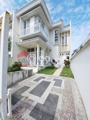 Ready to Use! Premium House LT 179m2 Desain Elegan di Tidar Ready to Use! Premium House LT 179m2 Desain Elegan di Tidar