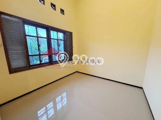 PROMO SPESIAL! Rumah Nyaman area , Luas 215m2m² Bangunan 200m2m² PROMO SPESIAL! Rumah Nyaman area , Luas 215m2m² Bangunan 200m2m²