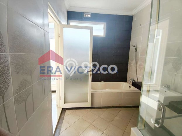 LISTING BARU! Rumah di , Siap Huni, 4 KM, Akses Malang, Malang, LT 200m2m² Bangunan 172m2m² LISTING BARU! Rumah di , Siap Huni, 4 KM, Akses Malang, Malang, LT 200m2m² Bangunan 172m2m²