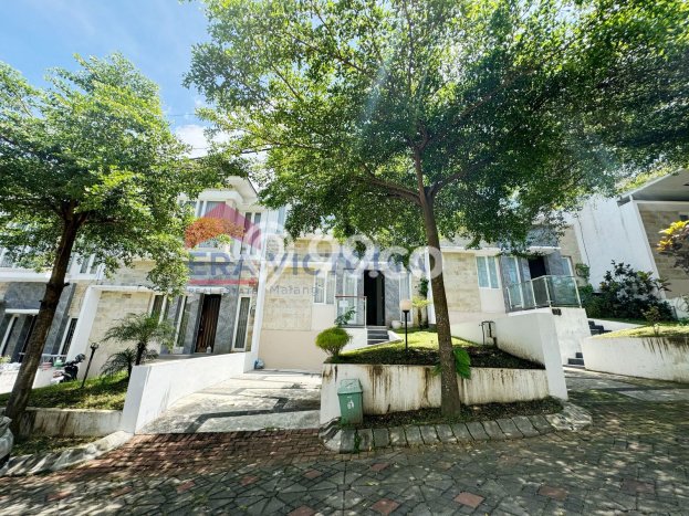 HUNIAN PILIHAN! Rumah di Blimbing, Luas 97m2m² Bangunan 140m2m² HUNIAN PILIHAN! Rumah di Blimbing, Luas 97m2m² Bangunan 140m2m²
