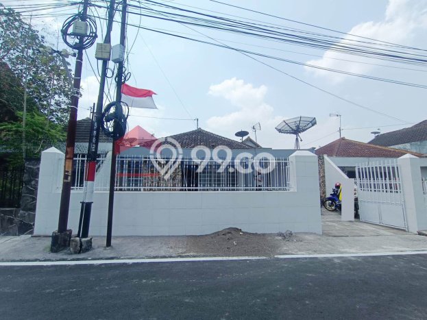 Rumah Premium kawasan Blimbing, 2 KM, Lingkungan Tenang, Luas 195m2m² LB 100m2m² Rumah Premium kawasan Blimbing, 2 KM, Lingkungan Tenang, Luas 195m2m² LB 100m2m²