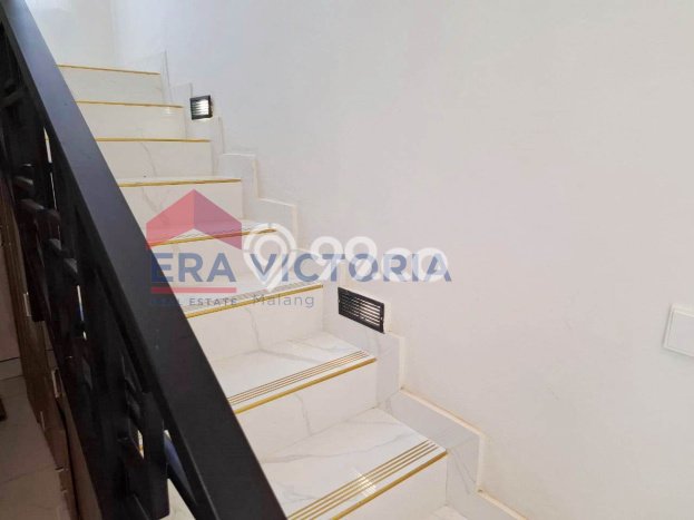 NEW LISTING! Rumah Strategis area , LT 127m2m² Bangunan 250m2m² NEW LISTING! Rumah Strategis area , LT 127m2m² Bangunan 250m2m²