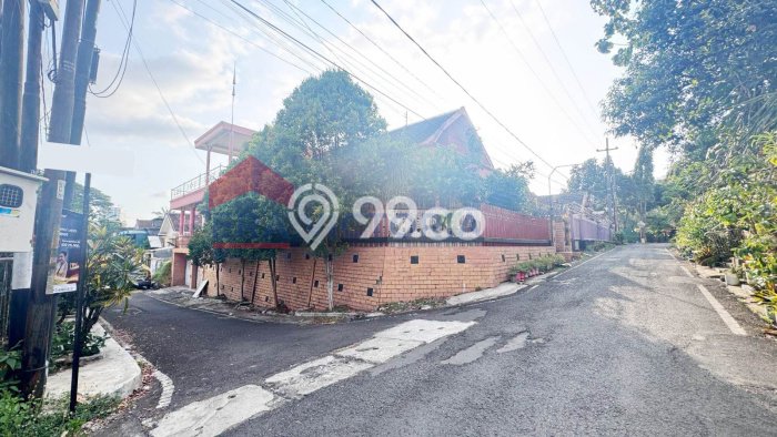Rumah EXCLUSIVE di Klojen, Malang, Luas 304m2m² LB 450m2m² KESEMPATAN TERBATAS! Rumah EXCLUSIVE di Klojen, Malang, Luas 304m2m² LB 450m2m² KESEMPATAN TERBATAS!
