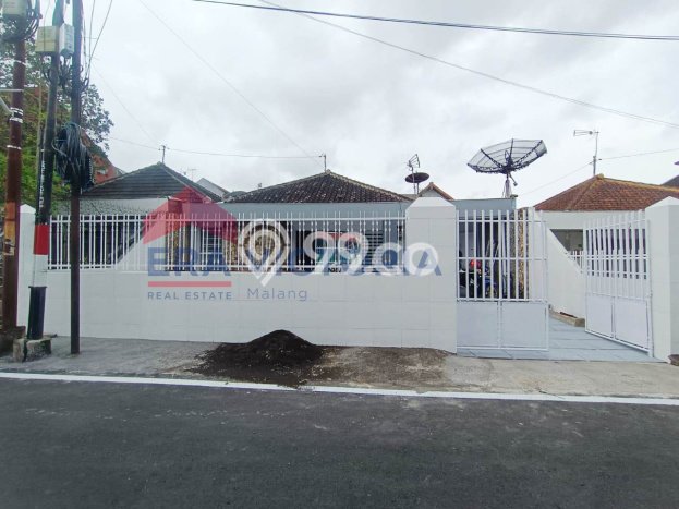 Rumah Premium kawasan Blimbing, 2 KM, Lingkungan Tenang, Luas 195m2m² LB 100m2m² Rumah Premium kawasan Blimbing, 2 KM, Lingkungan Tenang, Luas 195m2m² LB 100m2m²