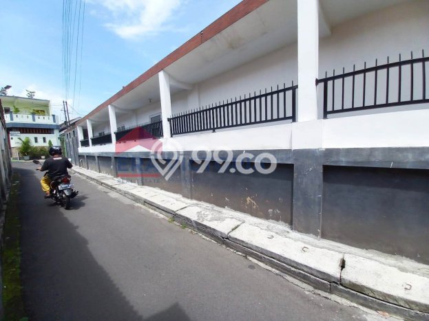Siap Huni Rumah Mewah 3 Kamar di Klojen Dekat ke Mana Pun Siap Huni Rumah Mewah 3 Kamar di Klojen Dekat ke Mana Pun