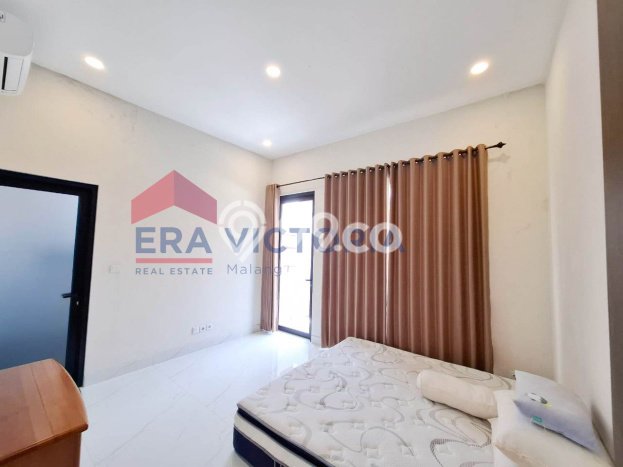 NEW LISTING! Rumah Strategis area , LT 127m2m² Bangunan 250m2m² NEW LISTING! Rumah Strategis area , LT 127m2m² Bangunan 250m2m²