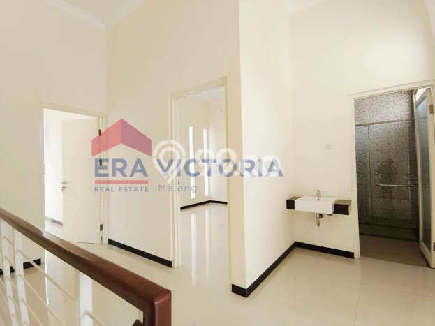 LISTING BARU! Rumah di , Siap Huni, 4 KM, Akses Malang, Malang, LT 200m2m² Bangunan 172m2m² LISTING BARU! Rumah di , Siap Huni, 4 KM, Akses Malang, Malang, LT 200m2m² Bangunan 172m2m²