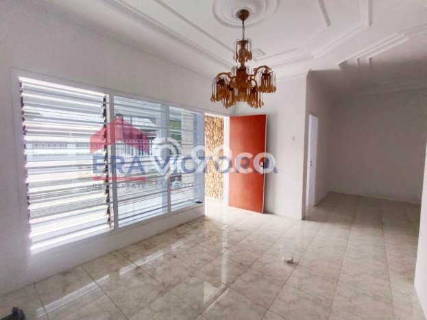Rumah Premium kawasan Blimbing, 2 KM, Lingkungan Tenang, Luas 195m2m² LB 100m2m² Rumah Premium kawasan Blimbing, 2 KM, Lingkungan Tenang, Luas 195m2m² LB 100m2m²