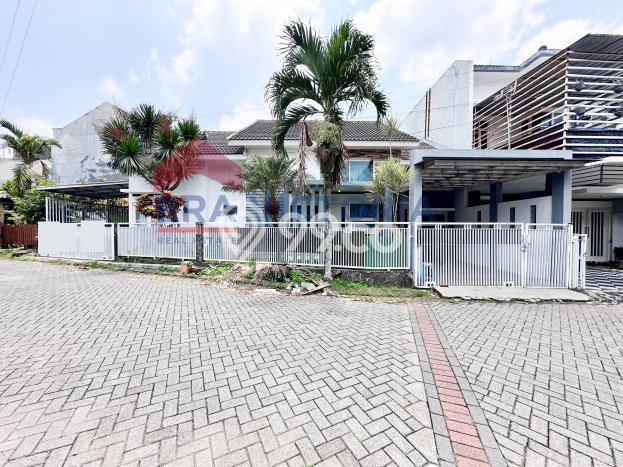 Rumah Asri di Lowokwaru, 6 KM, Luas 196m2m² Bangunan 180m2m² Rumah Asri di Lowokwaru, 6 KM, Luas 196m2m² Bangunan 180m2m²