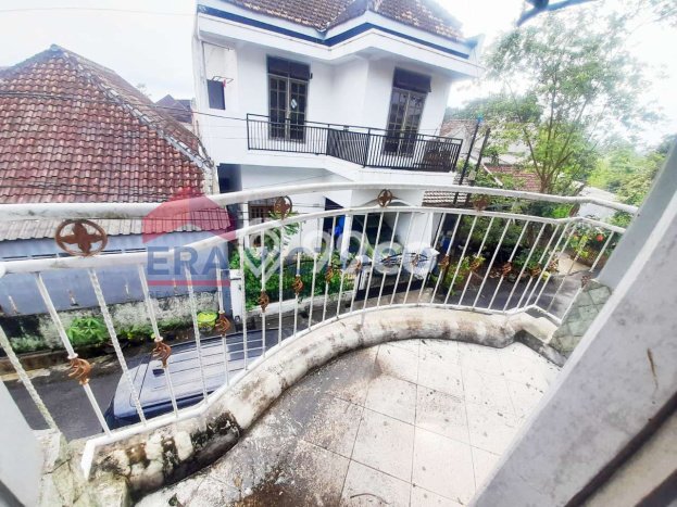Rumah Eksklusif di Wagir, Malang, LT 71m2m² Bangunan 140m2m² Rumah Eksklusif di Wagir, Malang, LT 71m2m² Bangunan 140m2m²