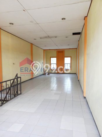 Ruko untuk disewa di Blimbing punya LT 71m2 & LB 233m2 harga sewa kompetitif Ruko untuk disewa di Blimbing punya LT 71m2 & LB 233m2 harga sewa kompetitif