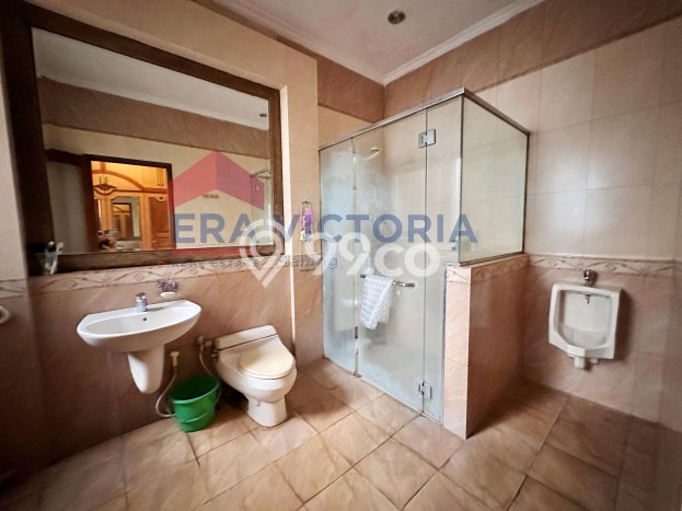 BEST PRICE! Rumah Premium di , Luas 700m2m² LB 500m2m² BEST PRICE! Rumah Premium di , Luas 700m2m² LB 500m2m²