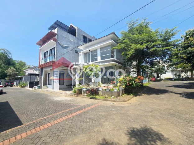 Rumah Lokasi Strategis area , Malang, LT 105m2m² LB 58m2m² Rumah Lokasi Strategis area , Malang, LT 105m2m² LB 58m2m²
