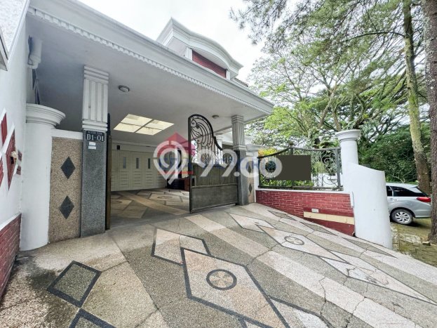 KESEMPATAN TERBAIK! Rumah Asri area Blimbing, Luas 842m2m² Bangunan 450m2m² KESEMPATAN TERBAIK! Rumah Asri area Blimbing, Luas 842m2m² Bangunan 450m2m²