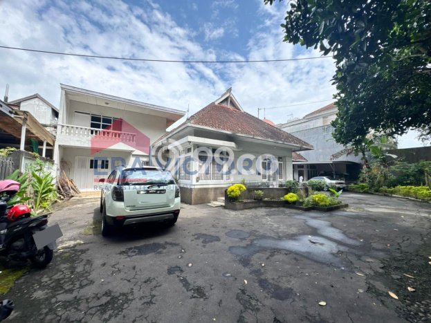 Ready to Use! Luxury House LT 880m2 Desain Elegan di Malang Kota Ready to Use! Luxury House LT 880m2 Desain Elegan di Malang Kota