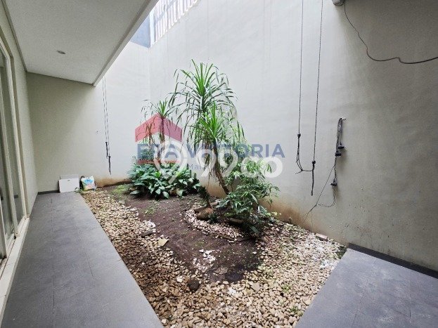 Rumah di , Dekat Pusat Kota, 3 KM, Luas 154m2m² LB 160m2m² Rumah di , Dekat Pusat Kota, 3 KM, Luas 154m2m² LB 160m2m²
