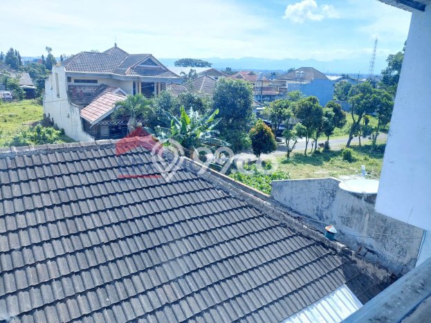 Rumah Lokasi Strategis area Blimbing, Malang, Luas 375m2m² Bangunan 200m2m² Rumah Lokasi Strategis area Blimbing, Malang, Luas 375m2m² Bangunan 200m2m²