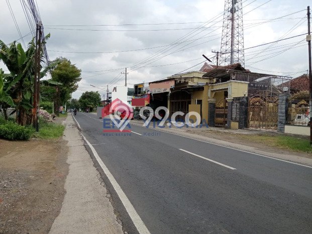 Rumah Idaman dengan Luas Tanah 294m2m² di Lingkungan Asri Mojo, Kediri Rumah Idaman dengan Luas Tanah 294m2m² di Lingkungan Asri Mojo, Kediri