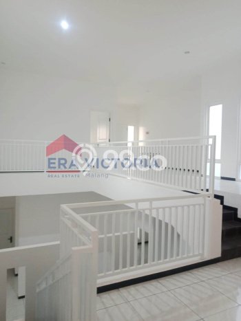 FEATURED! Rumah Nyaman di , LT 127m2m² Bangunan 200m2m² FEATURED! Rumah Nyaman di , LT 127m2m² Bangunan 200m2m²