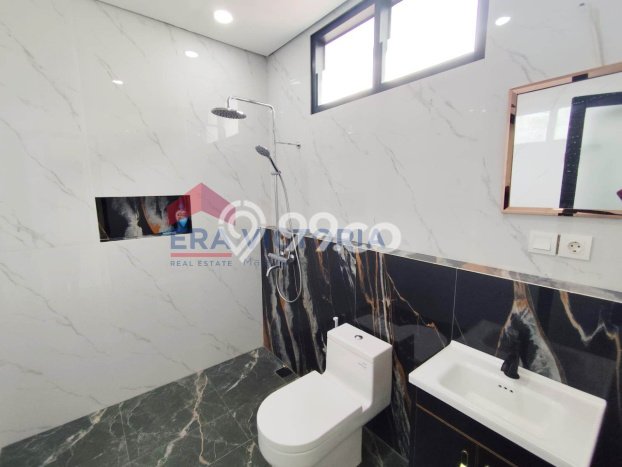 NEW LISTING! Rumah Strategis area , LT 127m2m² Bangunan 250m2m² NEW LISTING! Rumah Strategis area , LT 127m2m² Bangunan 250m2m²