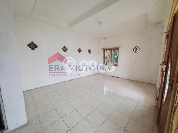 Rumah Strategis area Kepanjen, Malang, Luas 540m2m² Bangunan 300m2m² - HARGA NEGO! Rumah Strategis area Kepanjen, Malang, Luas 540m2m² Bangunan 300m2m² - HARGA NEGO!