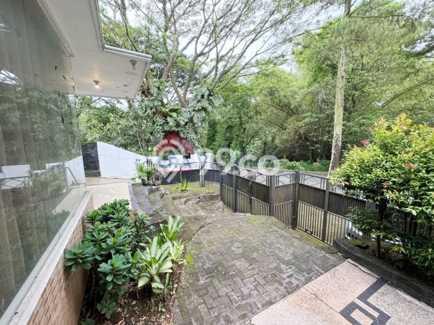 KESEMPATAN TERBAIK! Rumah Asri area Blimbing, Luas 842m2m² Bangunan 450m2m² KESEMPATAN TERBAIK! Rumah Asri area Blimbing, Luas 842m2m² Bangunan 450m2m²