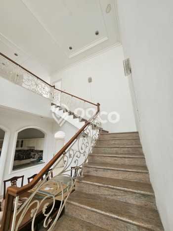 Hunian Mewah LB 350m2 Siap Huni Desain Elegan di Simprug, Jakarta Selatan Hunian Mewah LB 350m2 Siap Huni Desain Elegan di Simprug, Jakarta Selatan