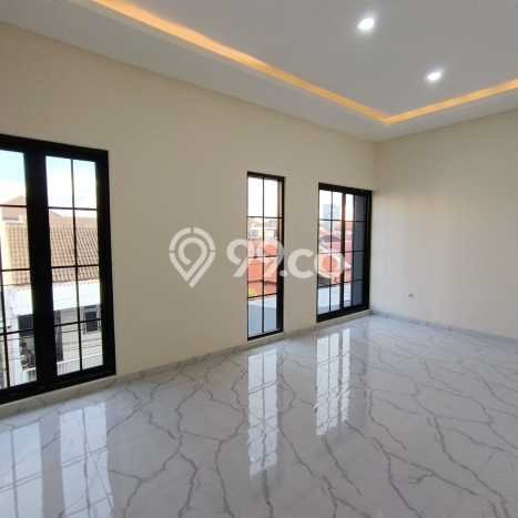For Sale Hunian Rumah Terawat 4 KT di Mulyosari, Surabaya For Sale Hunian Rumah Terawat 4 KT di Mulyosari, Surabaya