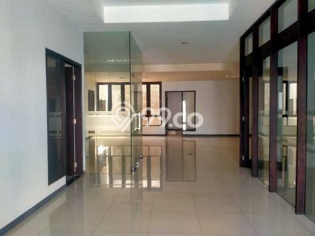 KESEMPATAN TERBAIK! Rumah Asri area , Luas 300m2m² LB 800m2m² KESEMPATAN TERBAIK! Rumah Asri area , Luas 300m2m² LB 800m2m²