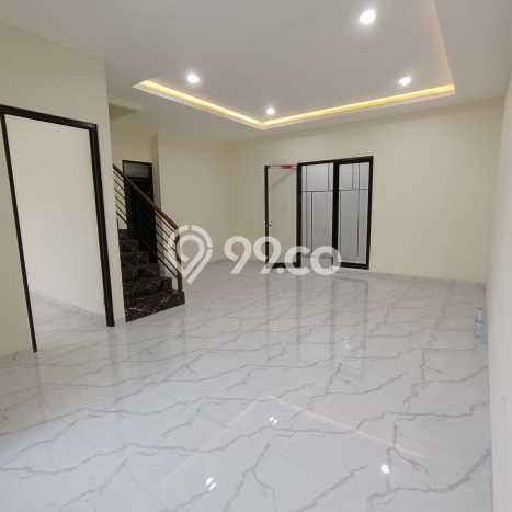 For Sale Hunian Rumah Terawat 4 KT di Mulyosari, Surabaya For Sale Hunian Rumah Terawat 4 KT di Mulyosari, Surabaya