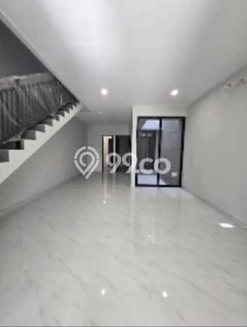 Jual Rumah Strategis Bagus Punya 4 KT di Rungkut Surabaya SHM Jual Rumah Strategis Bagus Punya 4 KT di Rungkut Surabaya SHM
