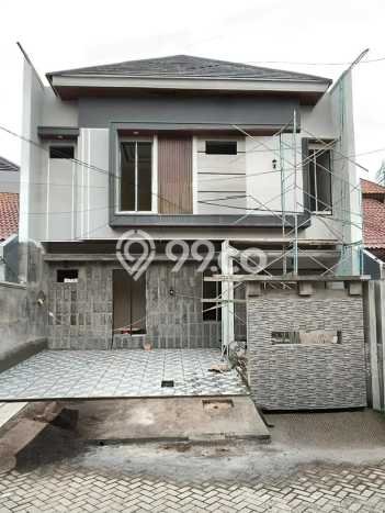Hunian Mewah LB 210m2 Siap Huni Desain Elegan di Manyar, Surabaya Hunian Mewah LB 210m2 Siap Huni Desain Elegan di Manyar, Surabaya