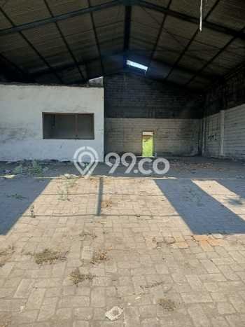 Unit Komersial Dijual di Taman Sidoarjo Luas Tanah 270m2, Luas Bangunan 209m2 Unit Komersial Dijual di Taman Sidoarjo Luas Tanah 270m2, Luas Bangunan 209m2