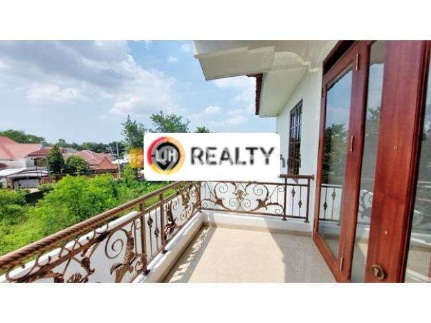 Rumah Bagus kawasan Gajah Mungkur, Semarang, LT 244m² LB 300m² DIJUAL CEPAT! Rumah Bagus kawasan Gajah Mungkur, Semarang, LT 244m² LB 300m² DIJUAL CEPAT!