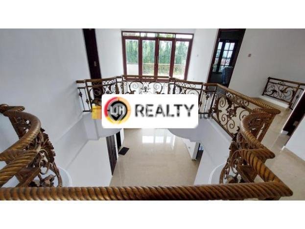 Rumah Bagus kawasan Gajah Mungkur, Semarang, LT 244m² LB 300m² DIJUAL CEPAT! Rumah Bagus kawasan Gajah Mungkur, Semarang, LT 244m² LB 300m² DIJUAL CEPAT!
