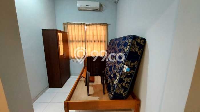 For Sale Hunian Rumah Terawat 5 KT di Bintaro, Tangerang Selatan For Sale Hunian Rumah Terawat 5 KT di Bintaro, Tangerang Selatan
