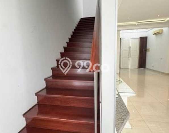 Disewakan! Rumah 4 Kamar Tidur &
3 Kamar Mandi di Pakuwon Indah, Surabaya Disewakan! Rumah 4 Kamar Tidur &
3 Kamar Mandi di Pakuwon Indah, Surabaya