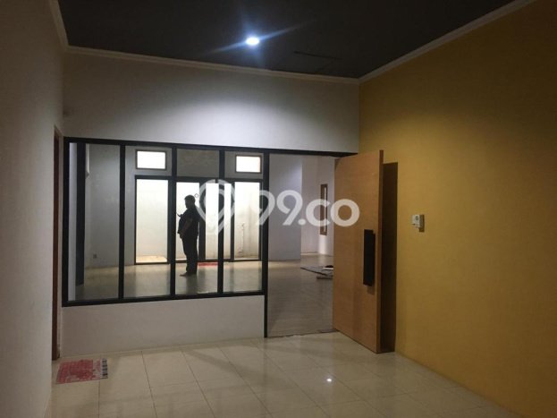 Lokasi terbaik! Rumah siap pakai disewakan di Tebet LB 200m2 Lokasi terbaik! Rumah siap pakai disewakan di Tebet LB 200m2