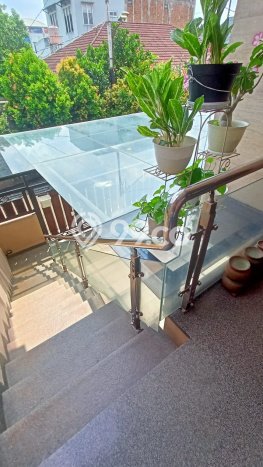 Rumah Elit Modern Tanpa Renovasi di Pejaten Jakarta Selatan Rumah Elit Modern Tanpa Renovasi di Pejaten Jakarta Selatan