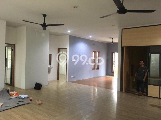 Lokasi terbaik! Rumah siap pakai disewakan di Tebet LB 200m2 Lokasi terbaik! Rumah siap pakai disewakan di Tebet LB 200m2