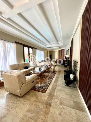 Ready to Use! Luxury House LT 471m2 Desain Elegan di Kemang Pratama Ready to Use! Luxury House LT 471m2 Desain Elegan di Kemang Pratama
