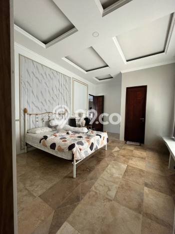 Ready to Use! Luxury House LT 471m2 Desain Elegan di Kemang Pratama Ready to Use! Luxury House LT 471m2 Desain Elegan di Kemang Pratama